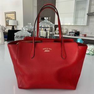 Gucci Leather Swing Tote - Red
